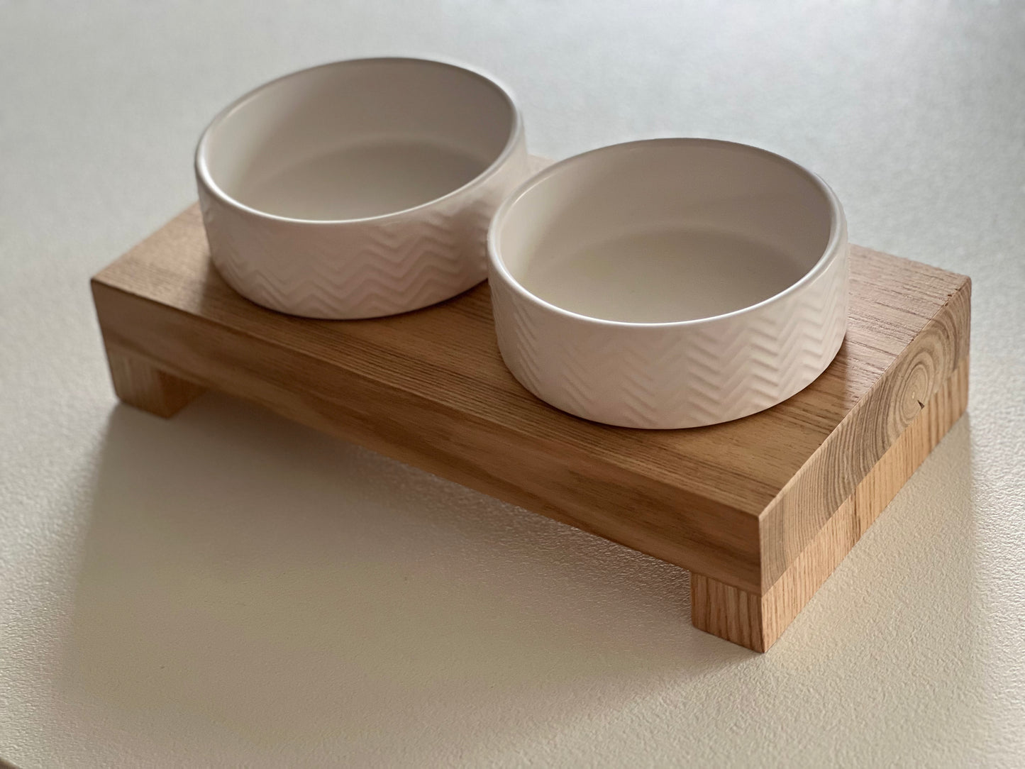 Ergonomiczna stacja na miski  | Lite drewno