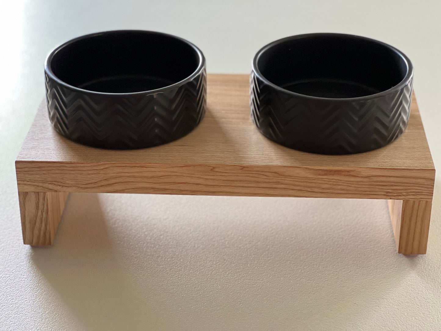 Ergonomiczna stacja na miski  | Lite drewno